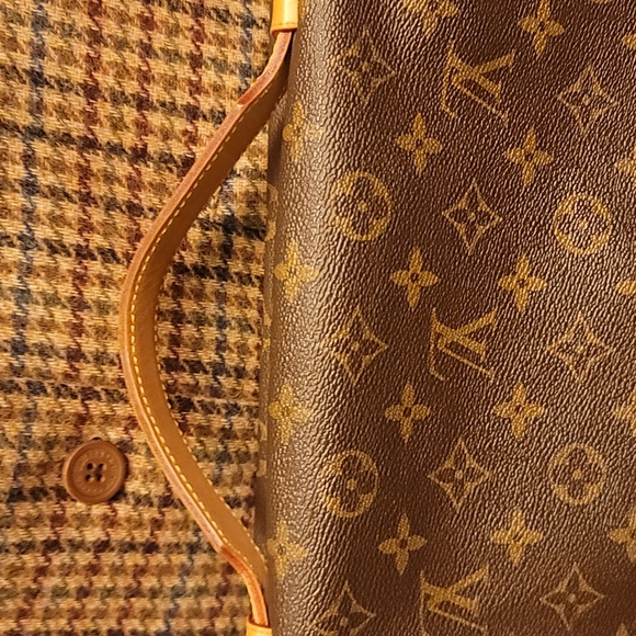 Authentic Louis Vuitton Broadway - Picture 9 of 16